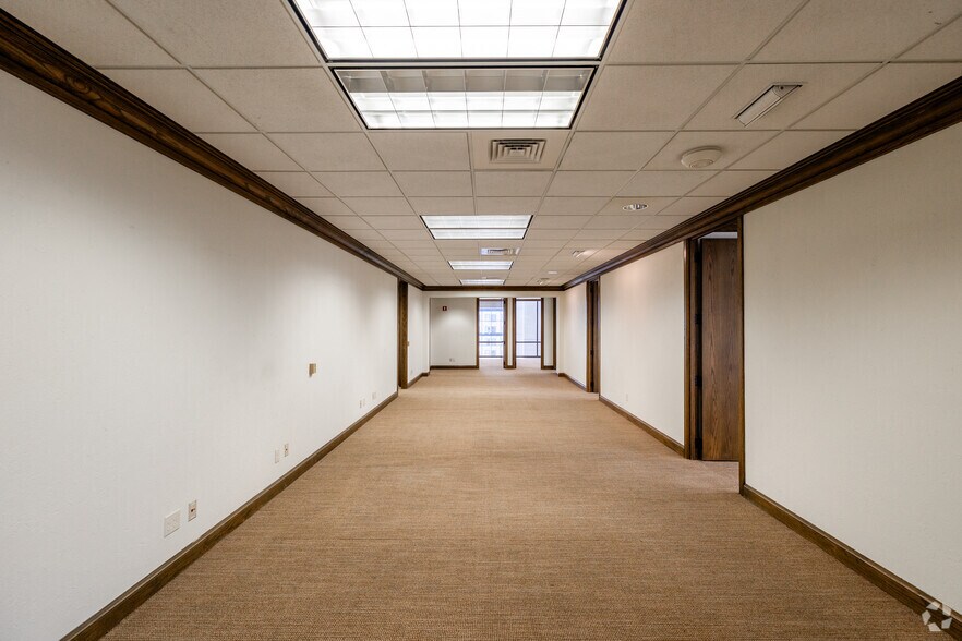 More Photos Of 100 N Broadway St, Wichita Office For Lease