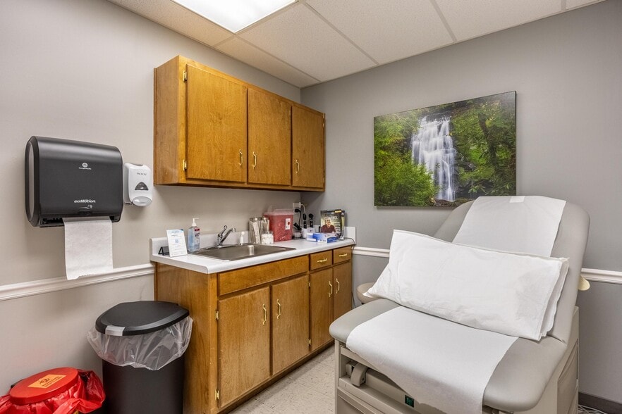 More Photos Of 1420 Fritz St SE, Cleveland Medical For Lease