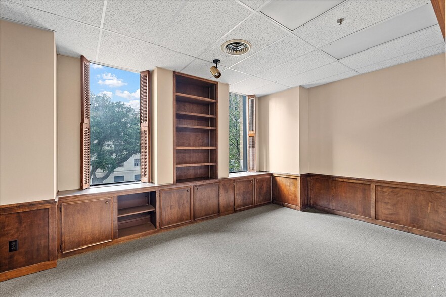 More Photos Of 610 Marshall St, Shreveport Office For Sale