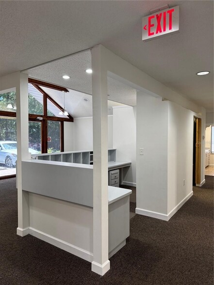 More Photos Of 17 NW 33rd Ct, Gainesville Office For Lease