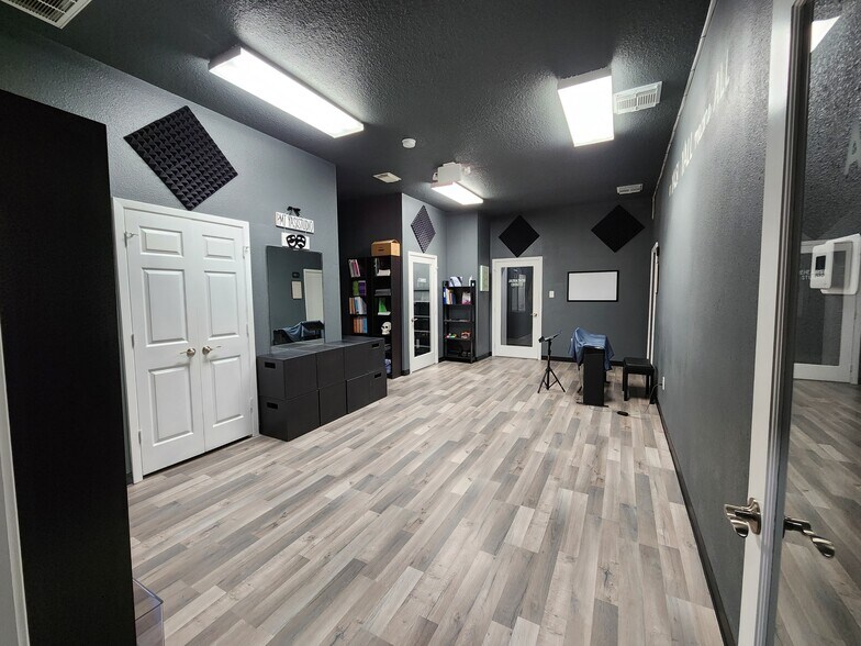 More Photos Of 415 E Parkwood Ave, Friendswood Medical For Lease
