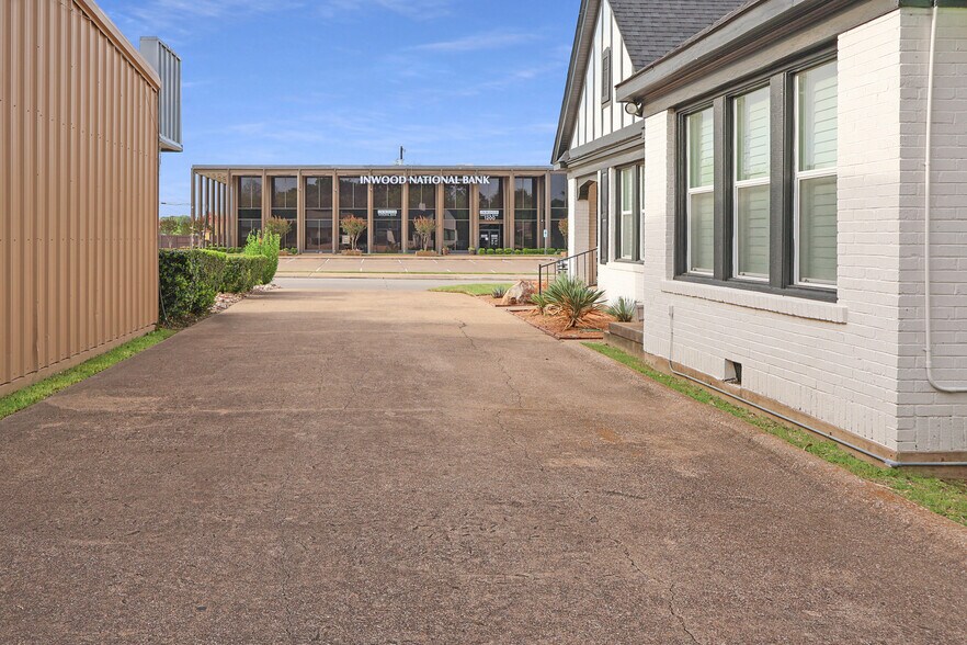 More Photos Of 1205 Main St, Garland Office For Lease