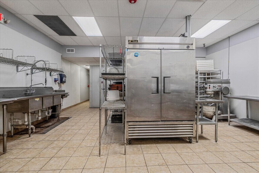 More Photos Of 3404 Main St, Homestead Storefront For Sale