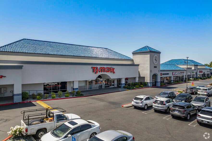 More Photos Of 1850 Douglas Blvd, Roseville Unknown For Lease