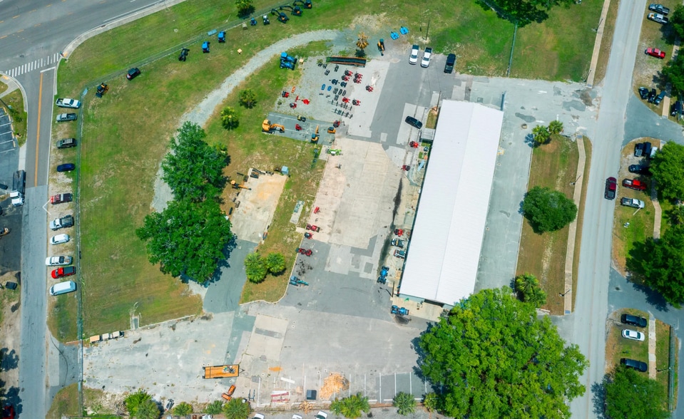 More Photos Of 1904 NE Jacksonville Rd, Ocala Warehouse For Lease