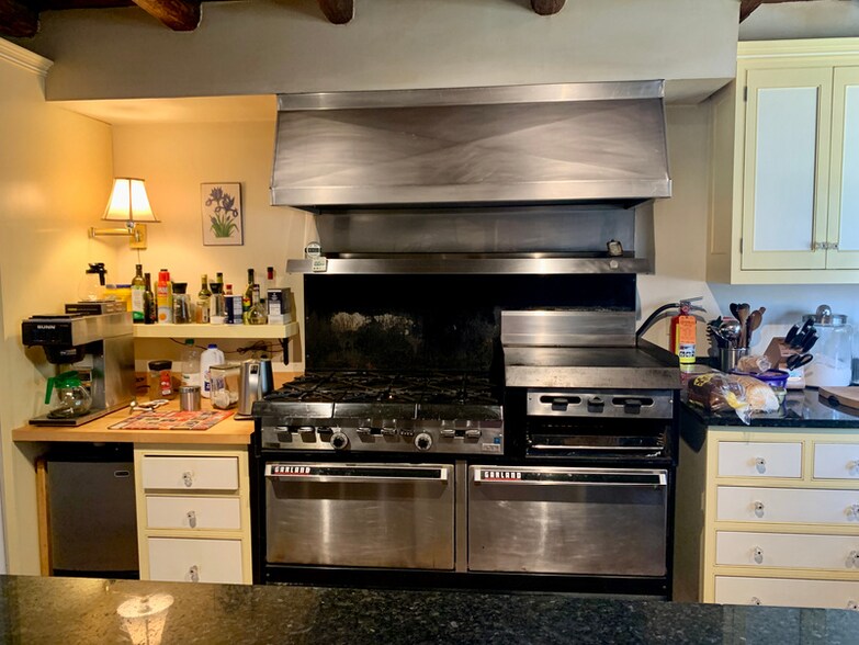 More Photos Of 15 Locke St, Kennebunkport Hospitality For Sale