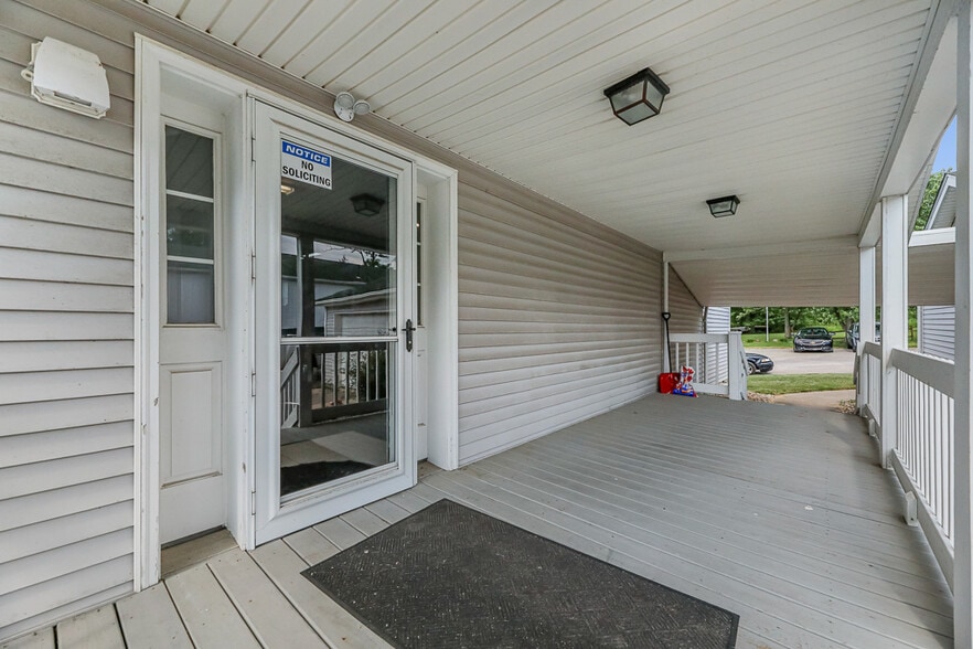 More Photos Of 13390 Ravenna Ave NE, Hartville Flex For Sale