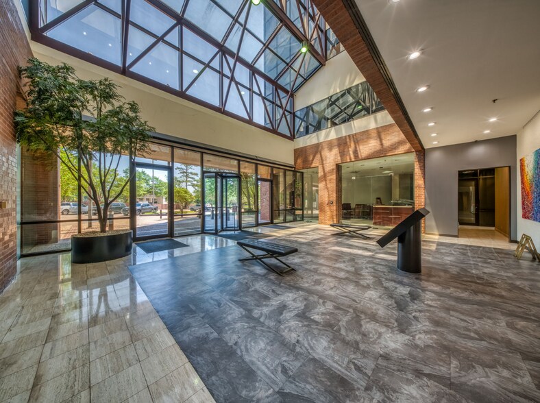 More Photos Of 909 ESE Loop 323, Tyler Office For Sale