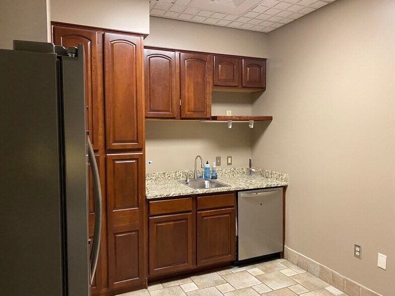 More Photos Of 909 E Republic Rd, Springfield Office For Lease