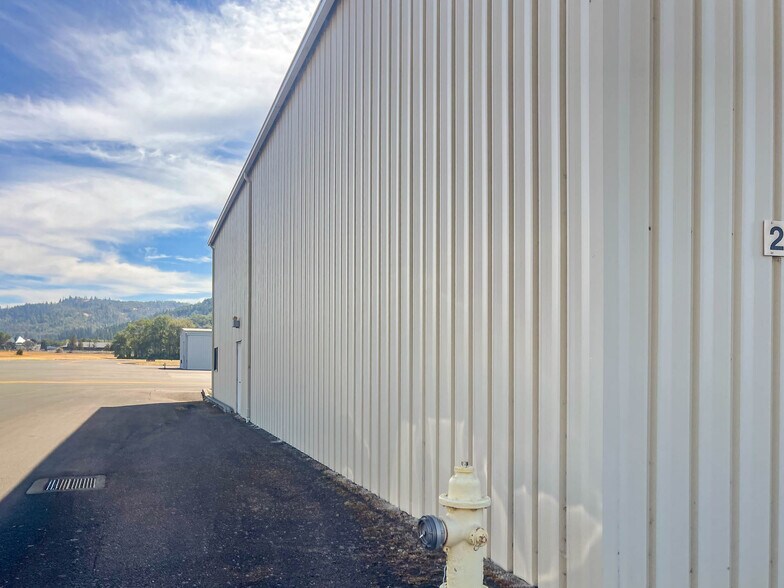 More Photos Of 2815 NW Aviation Dr, Roseburg Warehouse For Sale