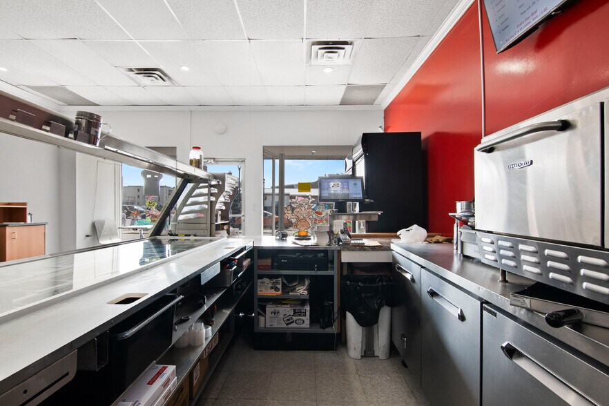 More Photos Of 187-199 King St W, Prescott Storefront Retail Residential For Lease