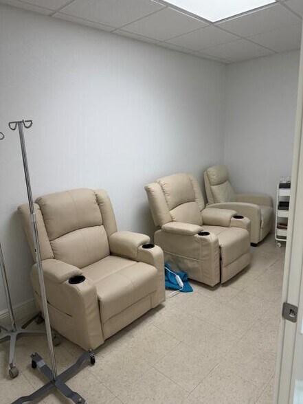 More Photos Of 9371 Cypress Lake Dr, Fort Myers Unknown For Lease