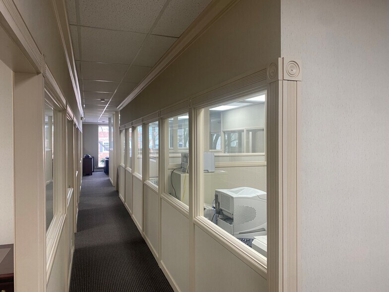 More Photos Of 80-82 Kercheval Ave, Grosse Pointe Farms Storefront Retail Office For Sale