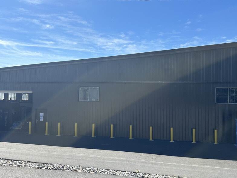 More Photos Of 111 Hillside Ave, Londonderry Manufacturing For Lease
