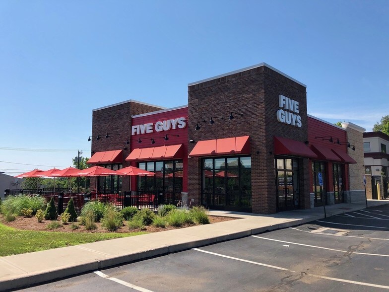More Photos Of 803-875 W Main St, Branford Unknown For Lease