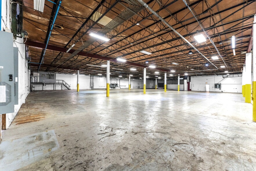 More Photos Of 7620 W 2nd Ct, Hialeah Warehouse For Sale