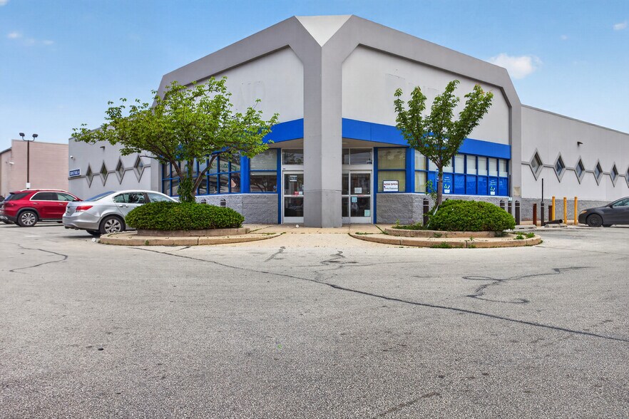 More Photos Of 5627-5699 Chestnut St, Philadelphia Drugstore For Lease