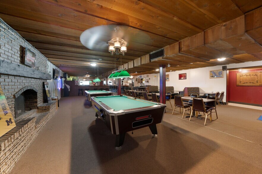 More Photos Of 18089 W State St, Vandalia Bar For Sale