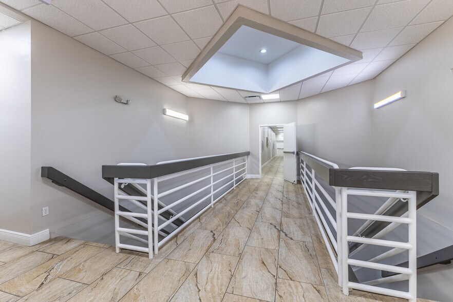 More Photos Of 1425 Viscaya Pky, Cape Coral Office For Lease
