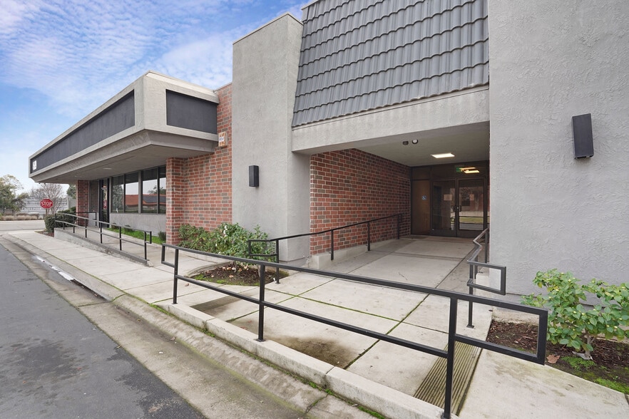 More Photos Of 4609 Quail Lakes Dr, Stockton Office For Lease