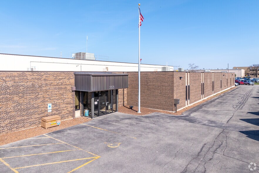 More Photos Of 2323 N Roemer Rd, Appleton Warehouse For Lease