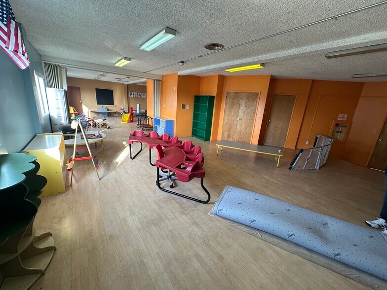 More Photos Of 10963 S Western Ave, Los Angeles Religious Facility For Lease