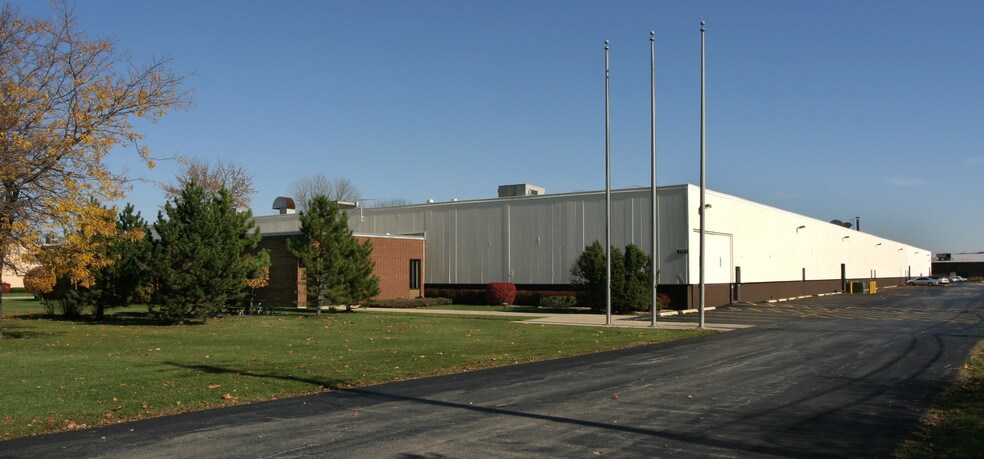 More Photos Of 2165-2177 Shermer Rd, Northbrook Industrial For Sale