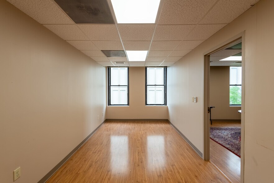 More Photos Of 127 W Hargett St, Raleigh Loft Creative Space For Lease