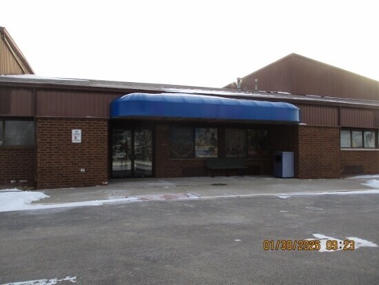 More Photos Of 1350 S Briggs St, Joliet Health Club For Sale