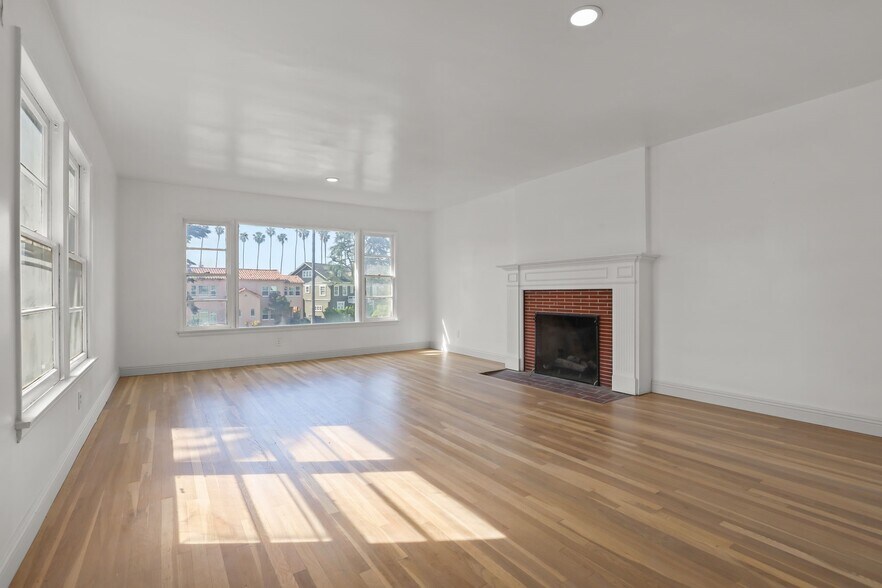 More Photos Of 4409 Victoria Park Dr, Los Angeles Apartments For Sale
