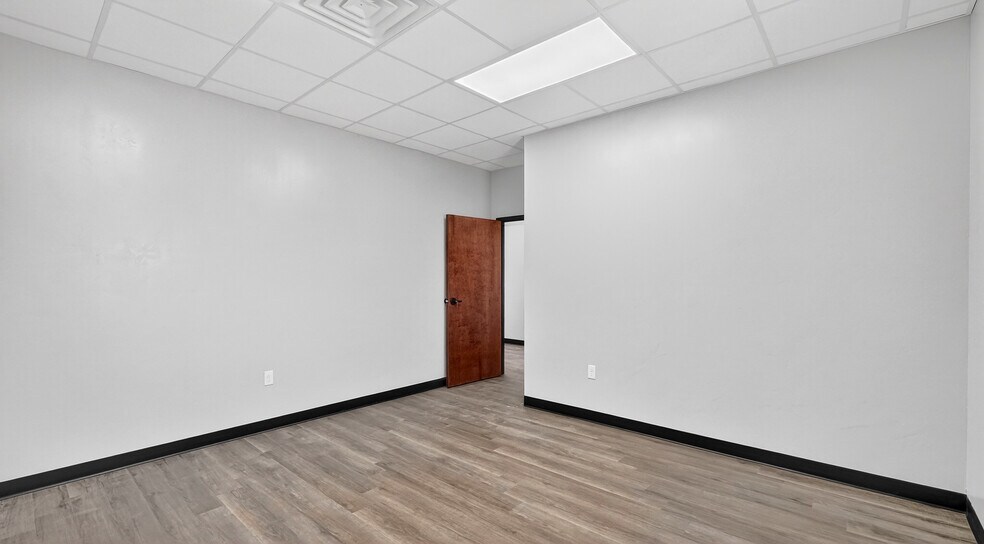 More Photos Of 16510 W Basin St, Odessa Warehouse For Sale