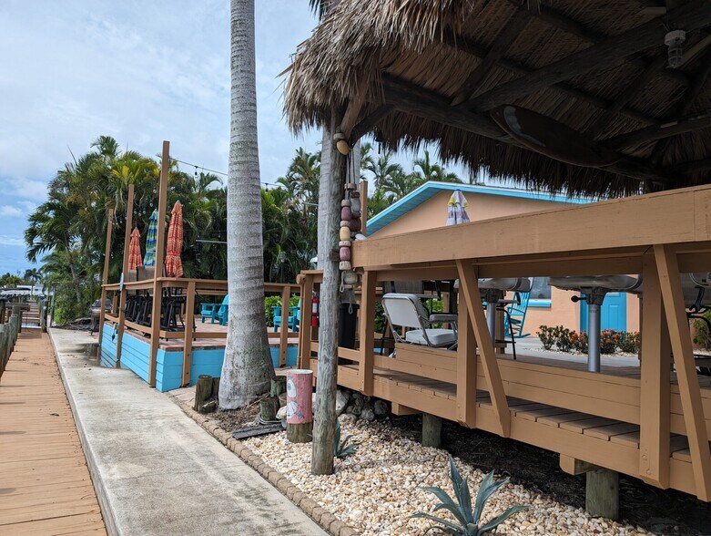 More Photos Of 2960 Oleander St, Saint James City Hotel For Sale