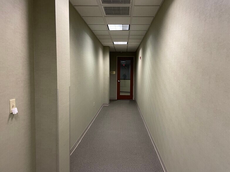 More Photos Of 1010 Davis St, Jacksonville Office For Lease