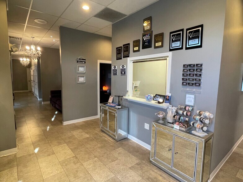 More Photos Of 2018 Maxwell Ave, Evansville Storefront For Sale