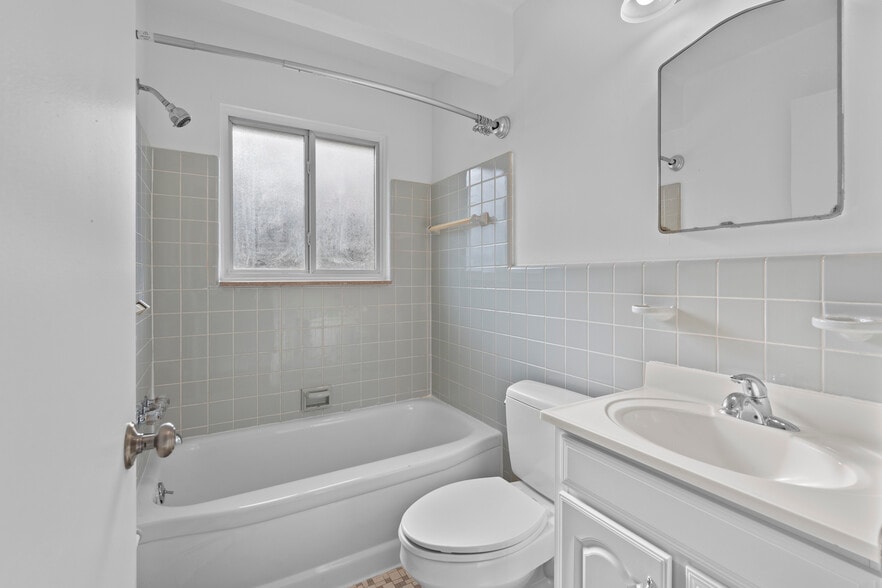 More Photos Of 3915 Devon Rd, Royal Oak Apartments For Sale