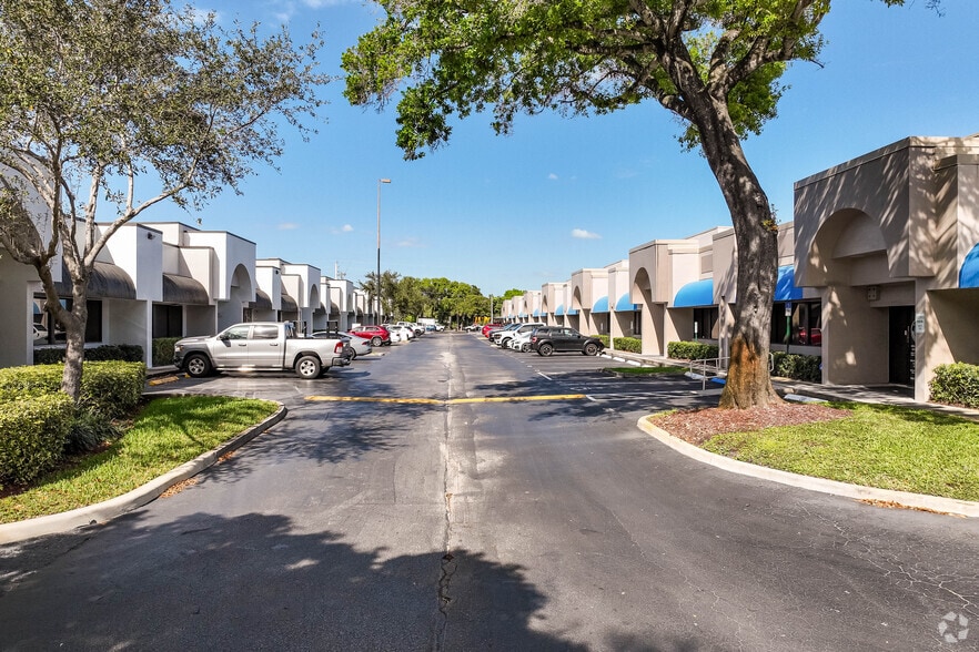 More Photos Of 6555 Powerline Rd, Fort Lauderdale Unknown For Lease