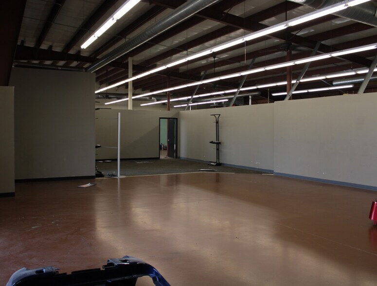 More Photos Of 2733 Mcconnell Rd, Fayetteville General Retail For Lease