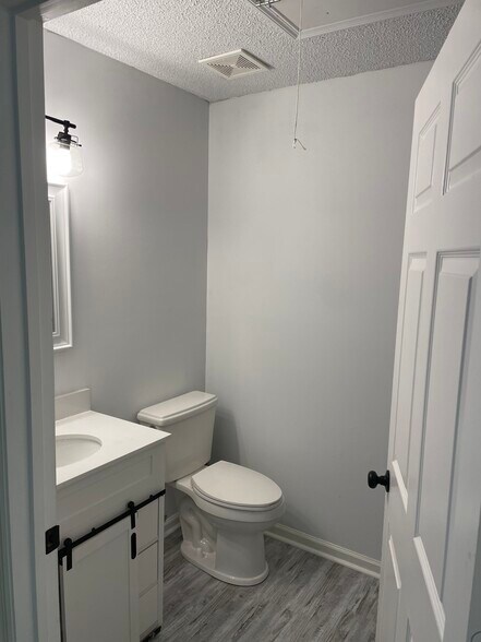 More Photos Of 6983-7009 Wall Triana Hwy, Madison Freestanding For Lease