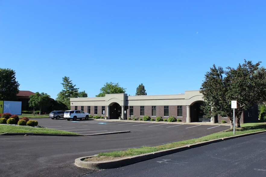 More Photos Of 250 Whittington Pky, Louisville Medical For Lease