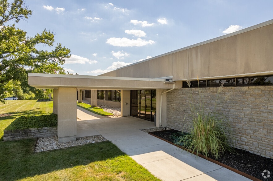 More Photos Of 10001 Alliance Rd, Blue Ash Manufacturing For Lease