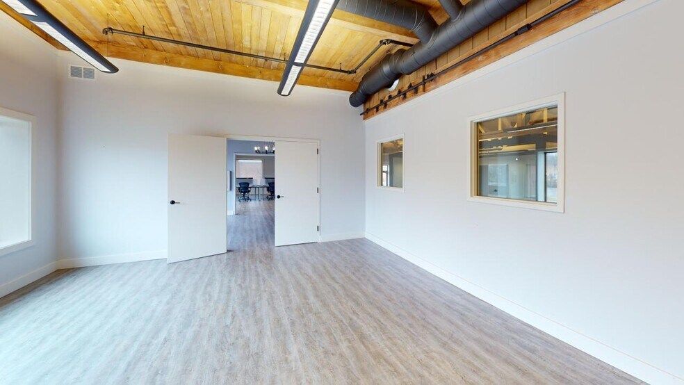More Photos Of 101 S 1st St, West Dundee Loft Creative Space For Lease