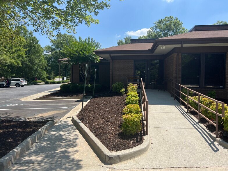 Primary Photo Of 6685 Merchants Way, Morrow Medical For Lease