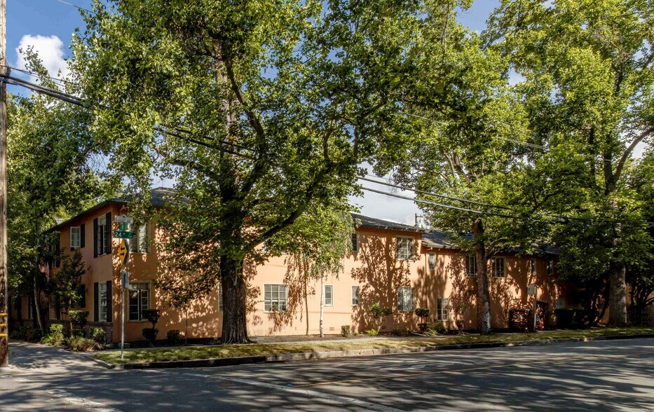 More Photos Of 2323-2325 H St, Sacramento Apartments For Sale