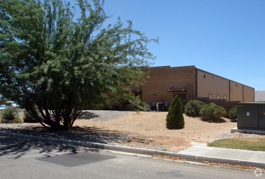 Primary Photo Of 22379 Eyota, Apple Valley Service For Lease