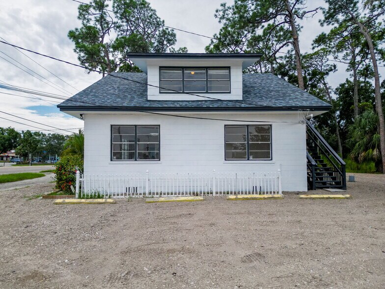 More Photos Of 301 N US Highway 41, Ruskin Office Residential For Lease