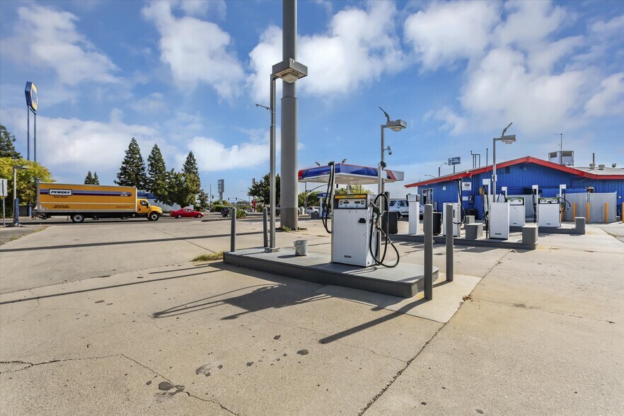 More Photos Of 2470 Balls Ferry Rd, Anderson Service Station For Sale