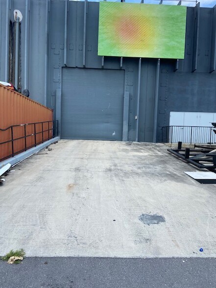 More Photos Of 5300 N Powerline Rd, Fort Lauderdale Warehouse For Lease