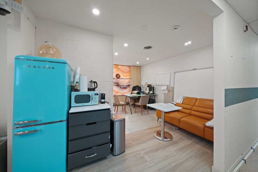 More Photos Of 75 Armour Pl, Dumont Manufacturing For Sale