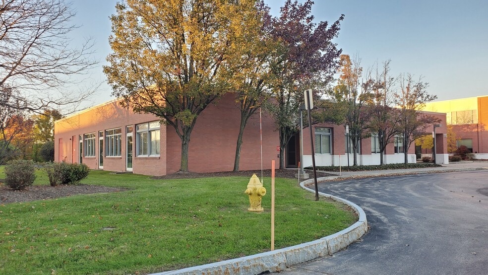 More Photos Of 125 Indigo Creek Dr, Rochester Office For Sale