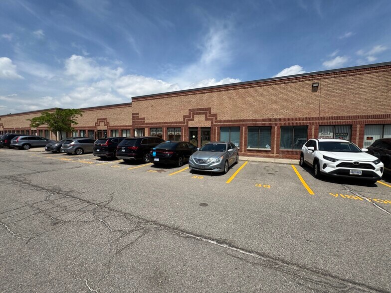 More Photos Of 2053 N Williams Pky, Brampton Light Distribution For Sale